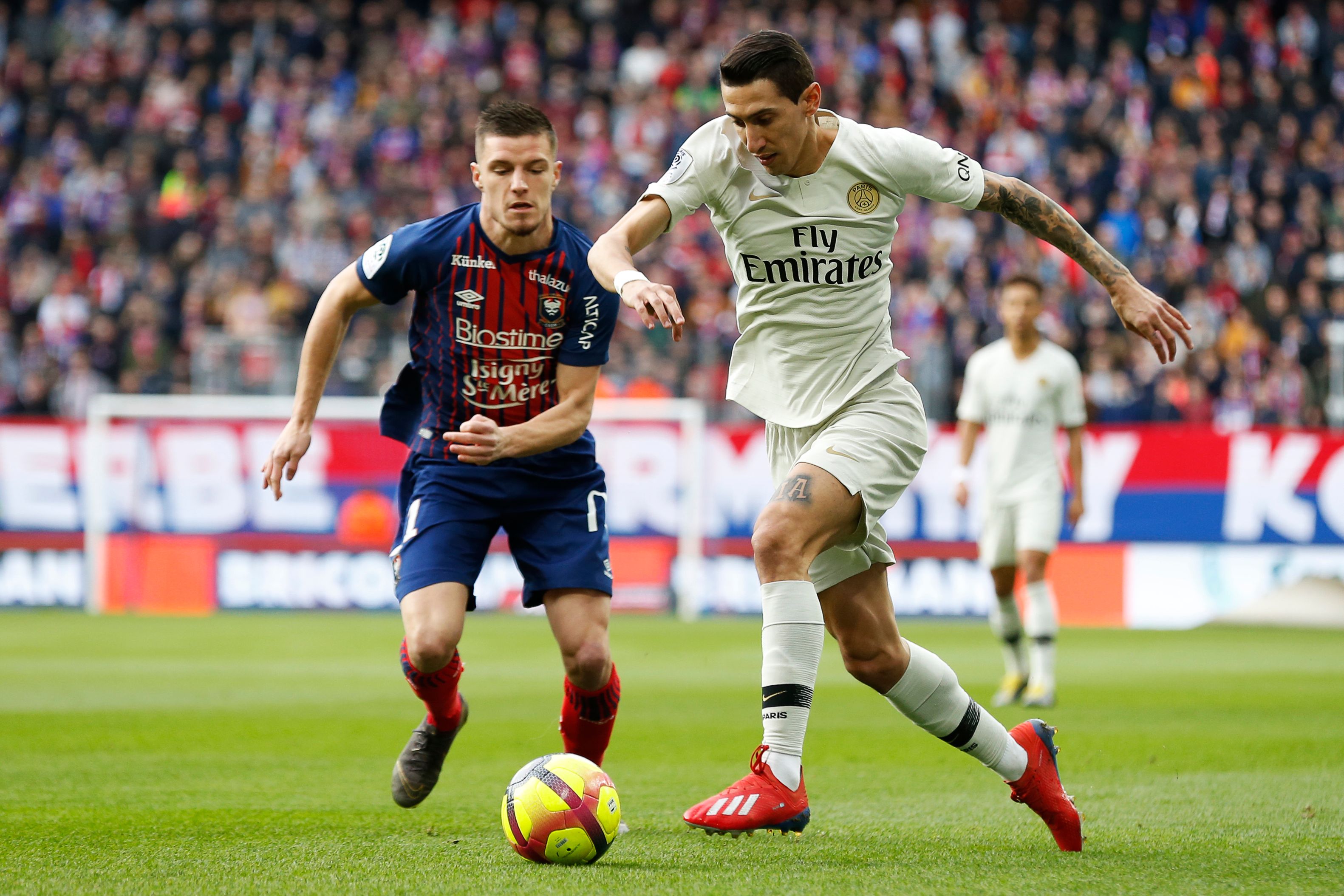 你故意的吧？范戴克防守传中时高举右手导致手球送点（范戴克防守传中时高举右手手球，被判点球）