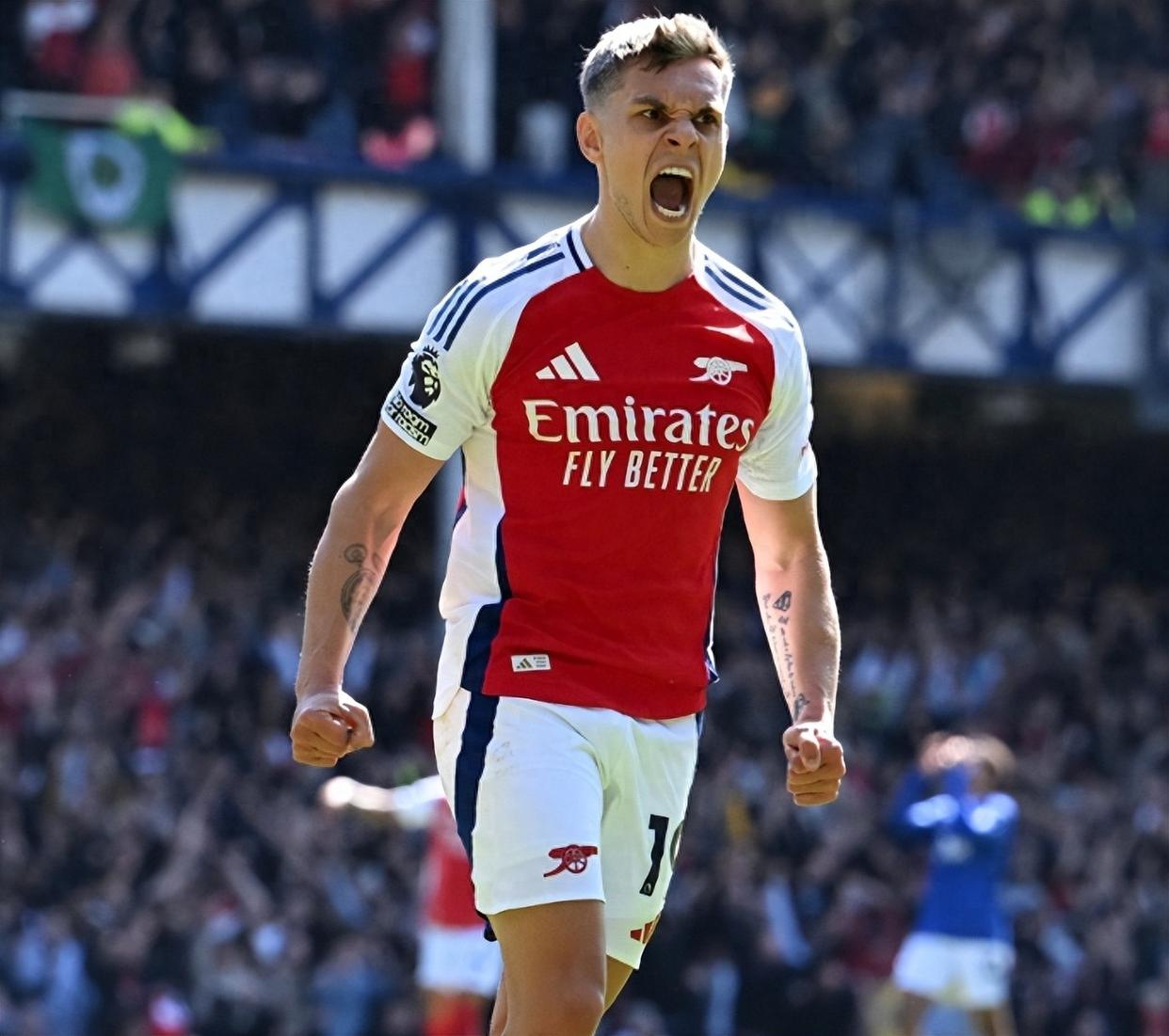 安永佳港队回来状态爆棚，一分钟进球？！新鹏城什么...（安永佳港队复出状态拉满，开场一分钟闪击！新鹏城如何招架？）