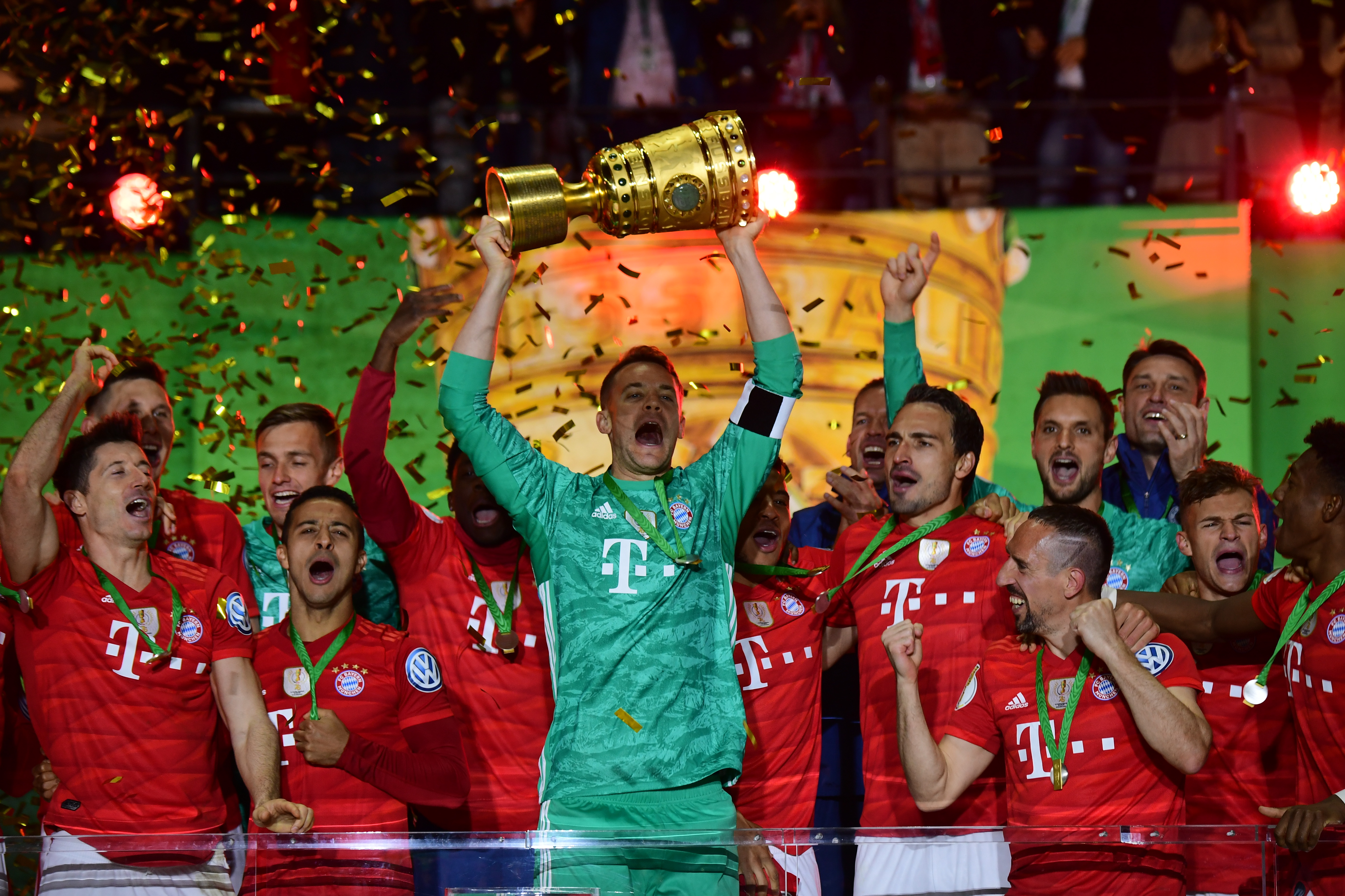 阿斯：费内巴切已与莱万初步接触，提供的一年半合同报价被拒（阿斯称：费内巴切已与莱万接洽，1年半合同提议遭拒）