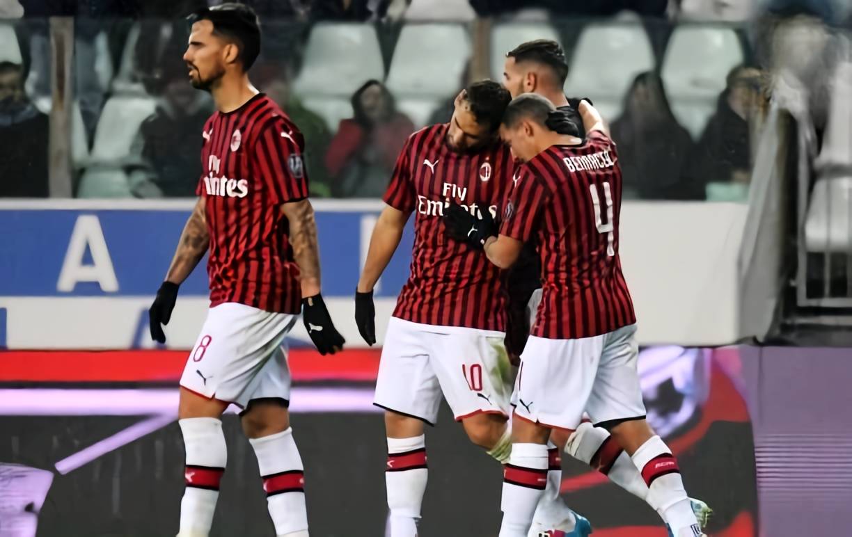 瓦拉内：膝盖受伤影响了我的职业生涯，我一直带着疼痛踢球（瓦拉内：长期膝伤影响我的职业生涯，我一直忍痛出战）