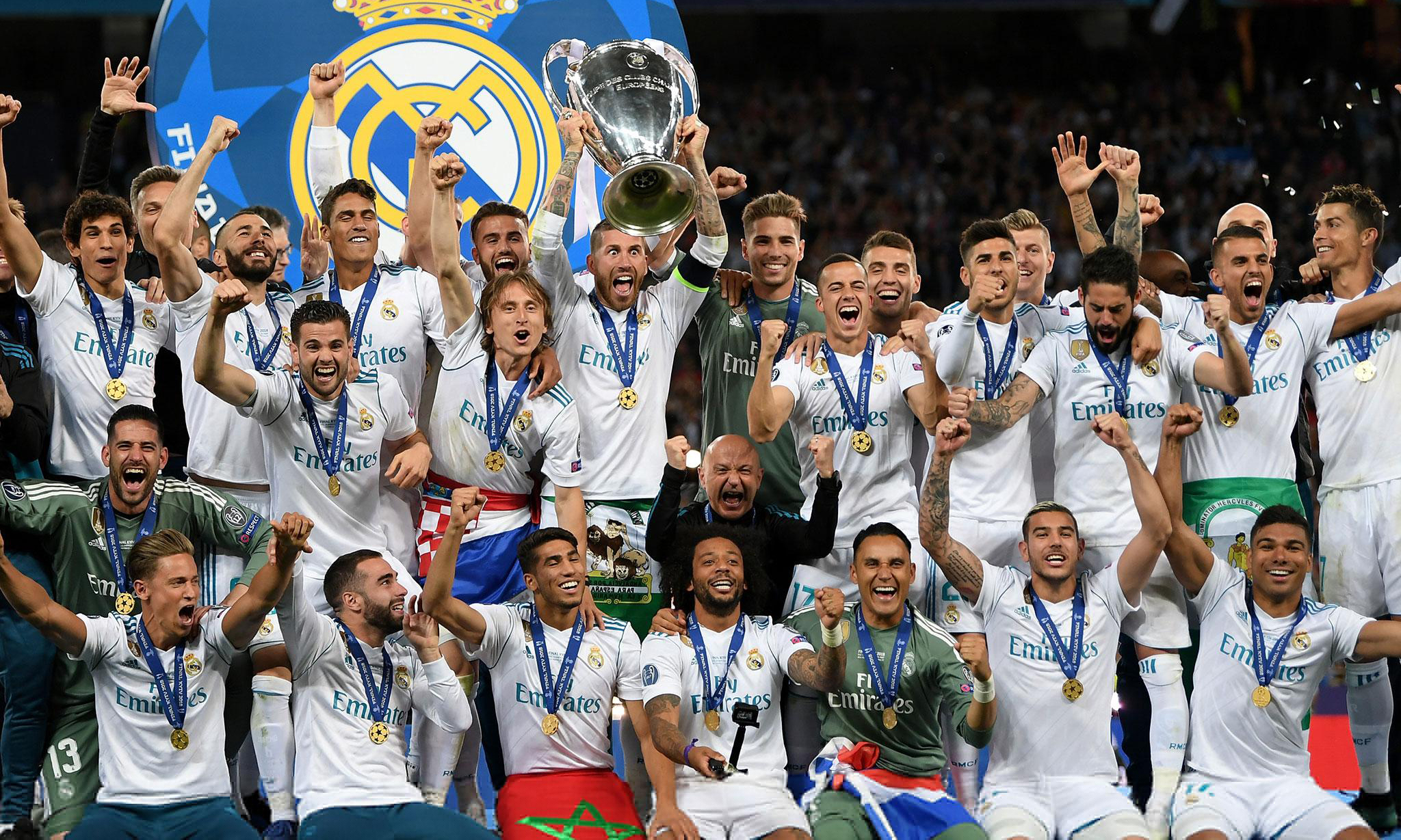 迈尼昂在加比亚社媒动态下留言，后者回复：请续约（迈尼昂现身加比亚动态评论区，加比亚回应：续约吧）